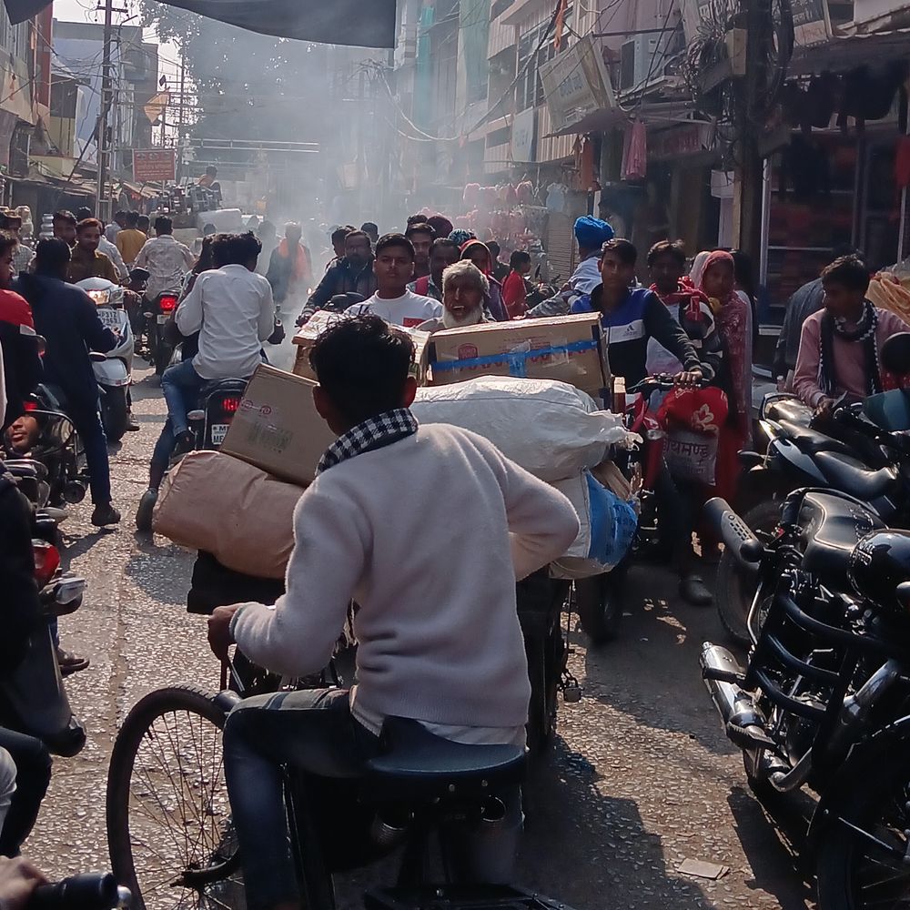 मुख्य बाजार में दिन में कई लगता है बार जाम:आमजन हो रहे परेशान, यातायात पुलिस नहीं दे रही ध्यान