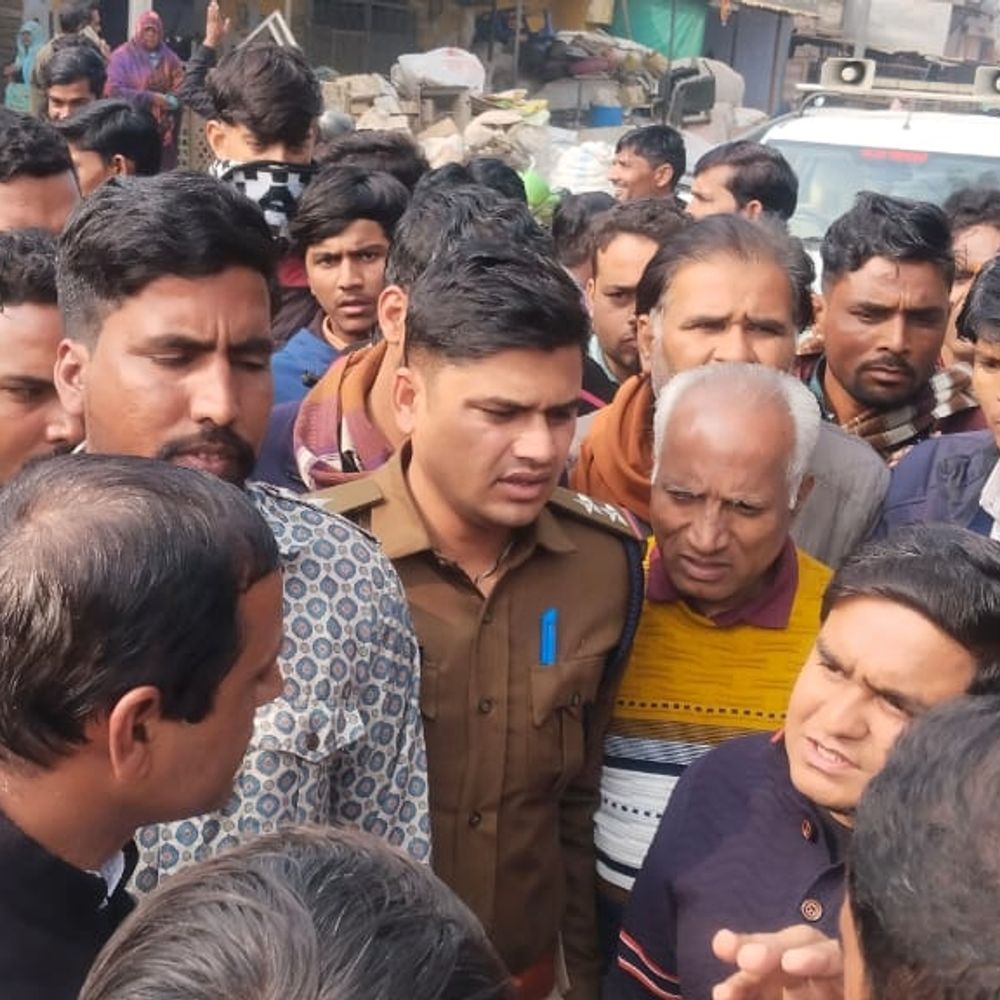 डंपर ने बाइक को मारी टक्कर, युवक की मौत:नीमच में परिजनों ने किया चक्का जाम, पुलिस प्रशासन की समझाइश के बाद शुरू हुआ आवागमन