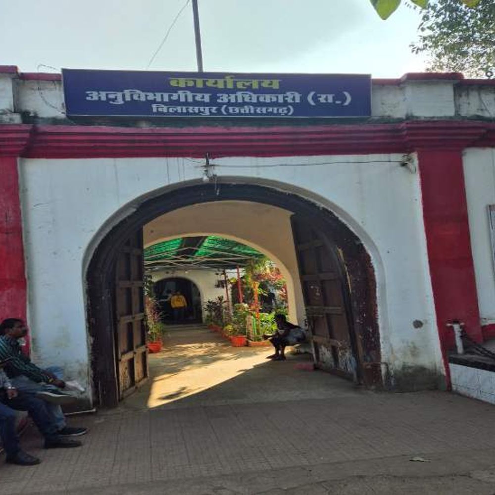 बिलासपुर में सरकारी जमीन की खरीद-बिक्री:24 टुकड़ों में अनुमति के बिना बेची पट्‌टे की सरकारी जमीन, शैला मिल्टन नर्सिंग होम-पेट्रोल पंप का भी सीमांकन