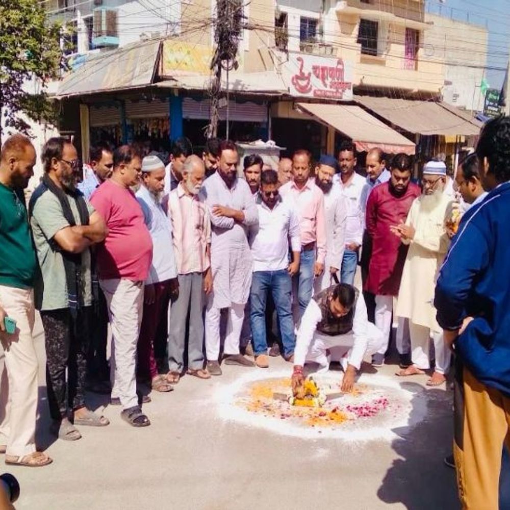 रायपुर में राजा तालाब चौक सौंदर्यीकरण की शुरुआत:सड़क-नाली निर्माण कार्य का भी भूमि पूजन; लंबे समय से थी मांग