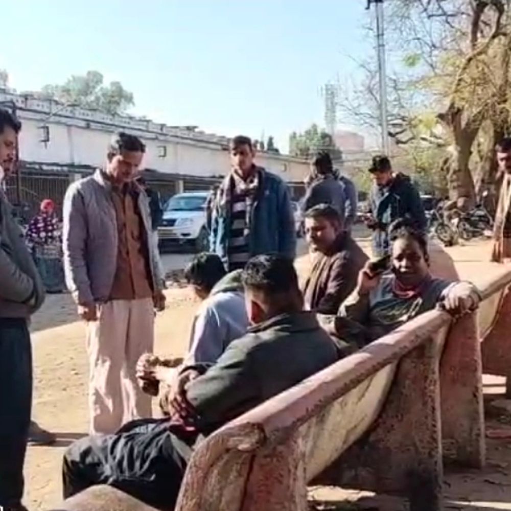 कार की टक्कर से बाइक सवार की मौत:जावद में बिजली विभाग में संविदा कर्मचारी पद पर तैनात था