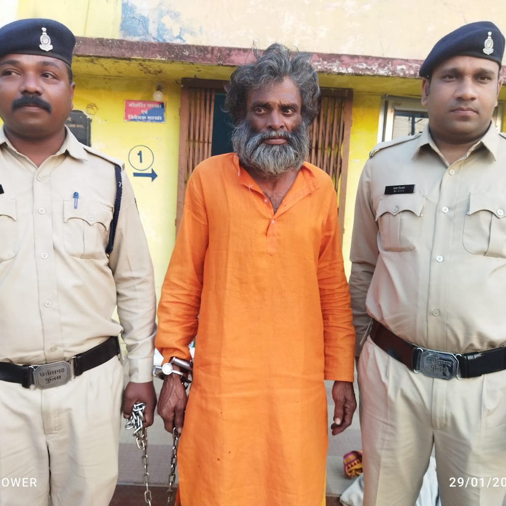 बाप ने बेटे के साथ मिलकर पत्नी को मार डाला:रायपुर में घरेलू विवाद में बांस से पीटा; 3 महीने से फरार दोनों आरोपी पकड़ाए