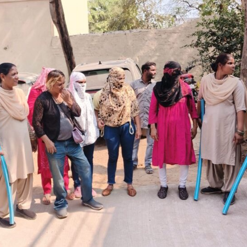 बिलासपुर में सैक्स रेकेट...9 महिला-दो युवक पकड़ाए:गार्डन, रैन बसेरा सहित सार्वजनिक जगहों पर तलाशते थे ग्राहक, पुलिस ने दबिश देकर युवकों को खदेड़ा