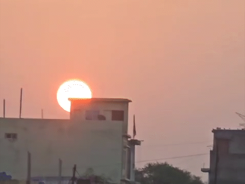 तेज गर्मी के बीच थोड़ी राहत, 3 डिग्री लुढ़केगा पारा:3 दिन रात के तापमान में आएगी गिरावट; 35 डिग्री के साथ बालोद सबसे गर्म