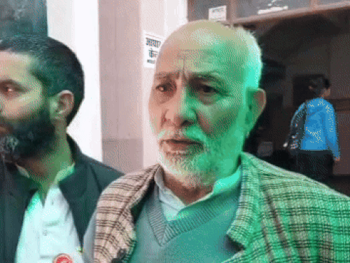 रोहतक में मुआवजे को लेकर किसानों ने किया प्रदर्शन:2022 का पैसा देने की मांग, बोले- बीमा कंपनियां कोई जवाब नहीं दे रही