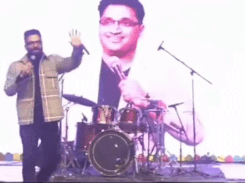 फरीदाबाद सूरजकुंड मेला में पहुंचे कॉमेडियन गुप्ता:दांतों के डॉक्टर थे गौरव; स्टैंडअप कॉमेडी से किया लोगों का मनोरंजन