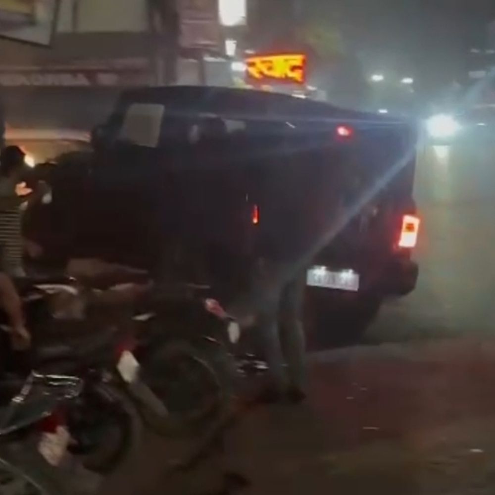 नशे में धुत थार चालक ने ठेले-बाइक को ठोका VIDEO:कोरबा में मची अफरा-तफरी, कई घायल, दुकानों को भी पहुंचा नुकसान