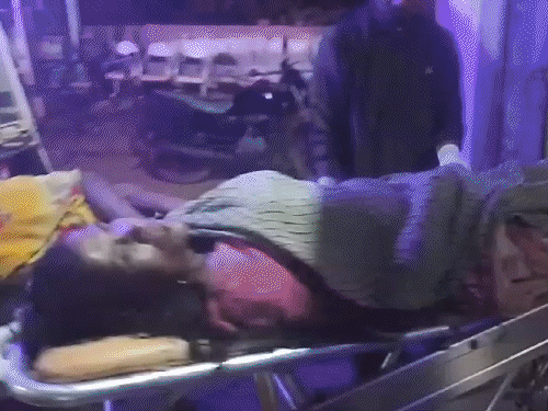 सड़क के गड्ढों से ट्रैक्टर पलटा, 3 मौत, 2 गंभीर:मरने वालों में 1 महिला, 2 पुरुष; नारायणपुर में चावल लेकर लौट रहे थे