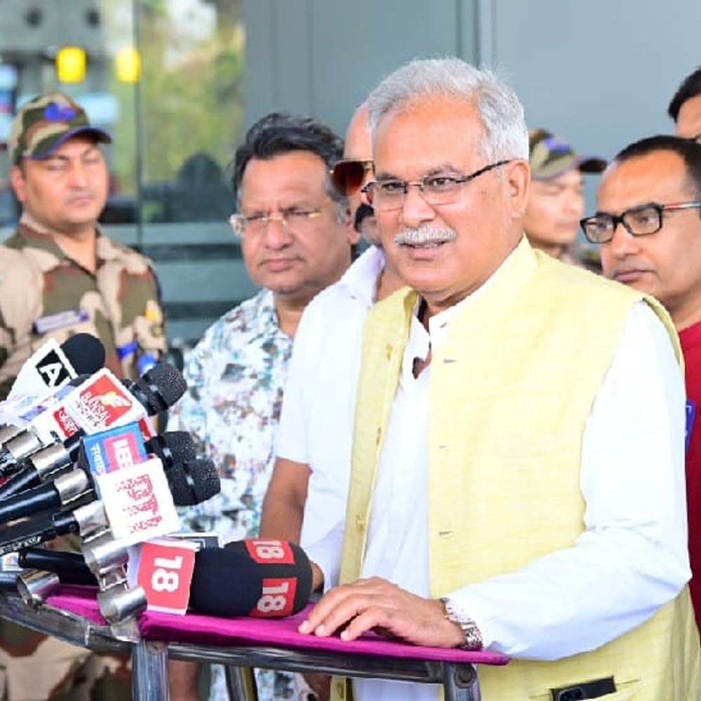 भूपेश बोले- विपक्षी नेताओं की हो रही जासूसी:कांग्रेस नेताओं के मोबाइल सर्विलांस पर, केदार बोले- ऐसा कांग्रेस सरकार में होता था
