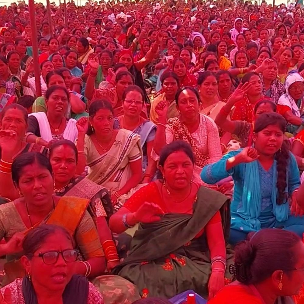 कांकेर में आंगनबाड़ी कर्मियों का नियमितीकरण को लेकर प्रदर्शन:21 हजार मासिक वेतन और पेंशन की मांग; अनिश्चितकालीन हड़ताल की चेतावनी