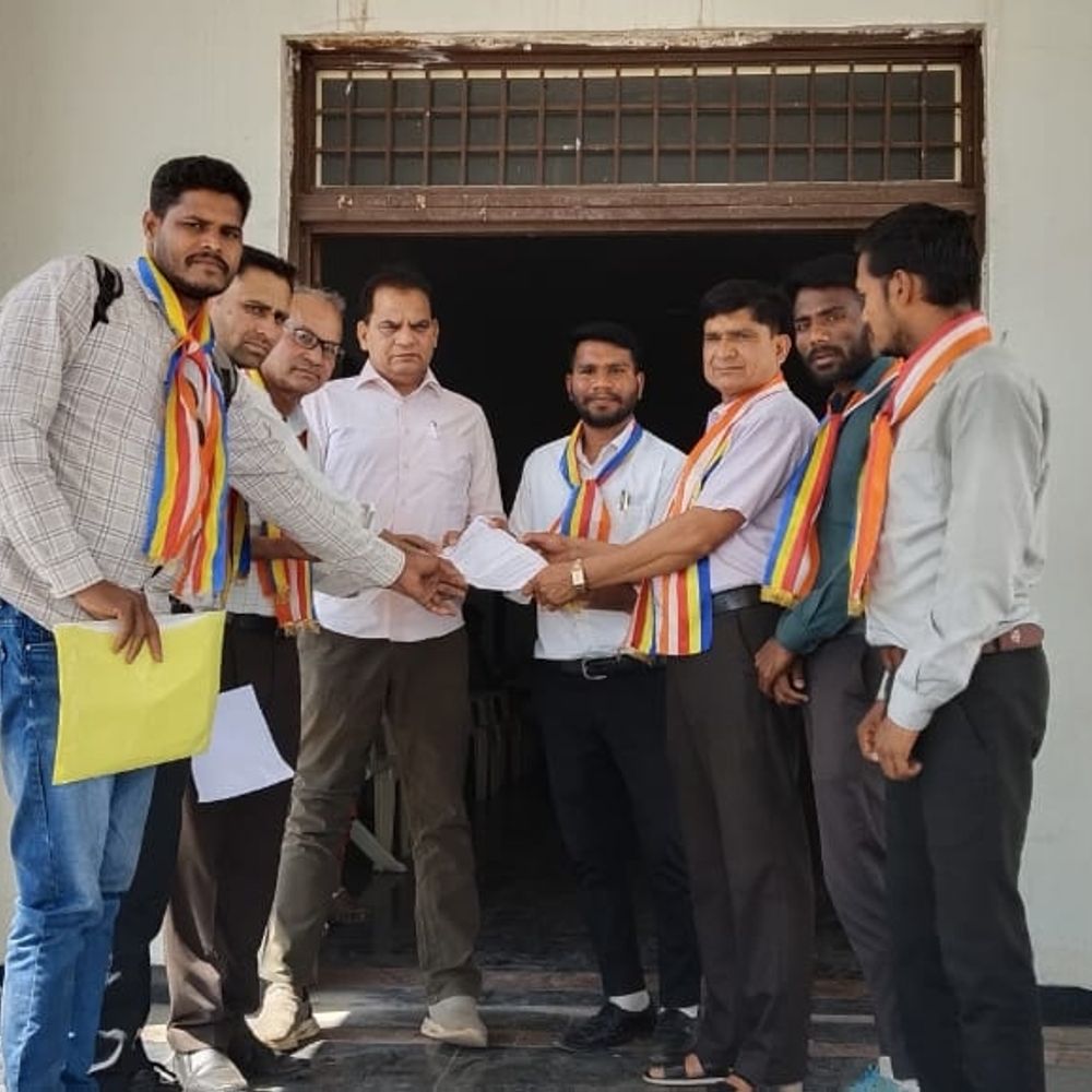 बौद्ध महाविहार का प्रबंधन बौद्ध समुदाय को सौंपने की मांग:बौद्ध महासभा ने कलेक्टर को सौंपा ज्ञापन, बीटी एक्ट को बताया असंवैधानिक