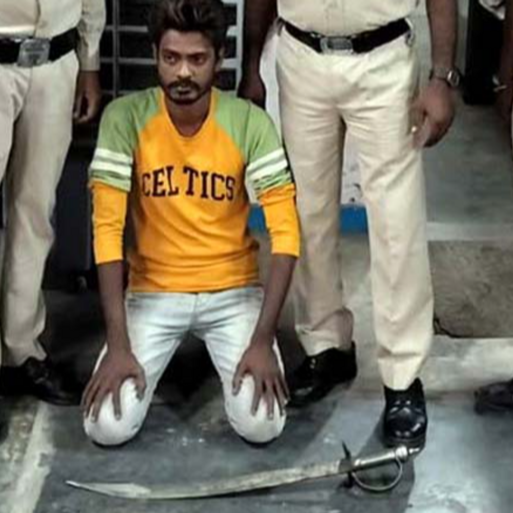नशे में पत्नी को तलवार दिखाकर धमकाया:रायगढ़ में आरोपी पति गिरफ्तार; दूसरे केस में 3 आदतन अपराधी भी जेल भेजे गए