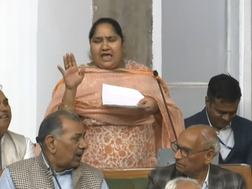 हरियाणा बजट सत्र, इंस्पेक्टर भर्ती पर हंगामा:BJP महिला MLA ने आपत्तिजनक शब्द कहा, विधायक गौतम CM से बोले- कुंवारों को नौकरी दिलवा दो