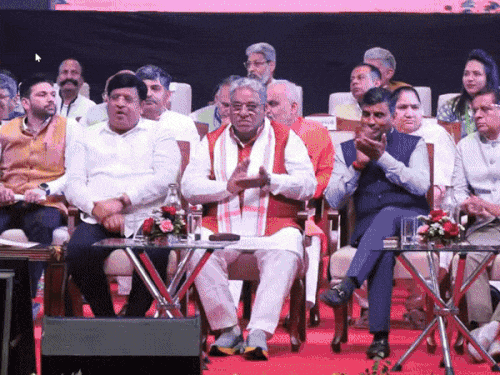 मेयरों का मानदेय बढ़ा, निकायों को ₹587 करोड़ मिले - 10 मेयर समेत 725 निकाय प्रतिनिधियों ने शपथ ली