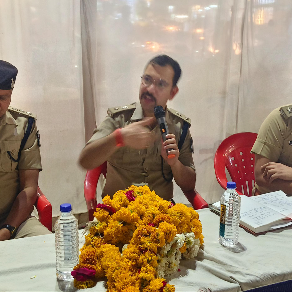 रतलाम एसपी ने व्यापारियों के साथ किया जनसंवाद:बीच सड़क पर जानी समस्याएं; डालूमोदी बाजार चौराहे से घांसबाजार तक वन-वे की मांग