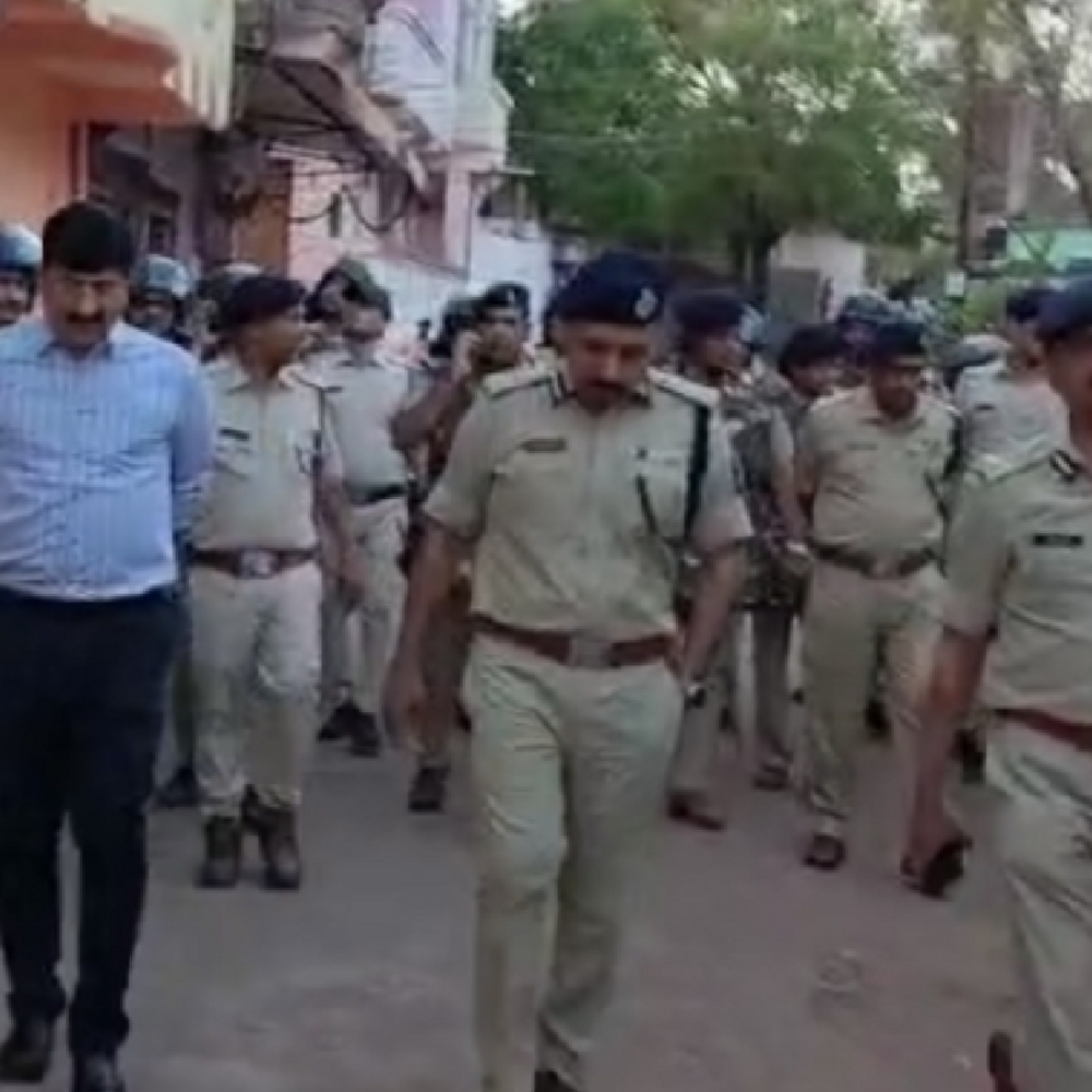 हालातों का जायजा लेने आज आएंगे प्रभारी मंत्री:हनुमान जयंती जुलूस पर हुआ था पथराव; IG बोले- भिड़ंत रोकने वाले पुलिसकर्मी होंगे सम्मानित