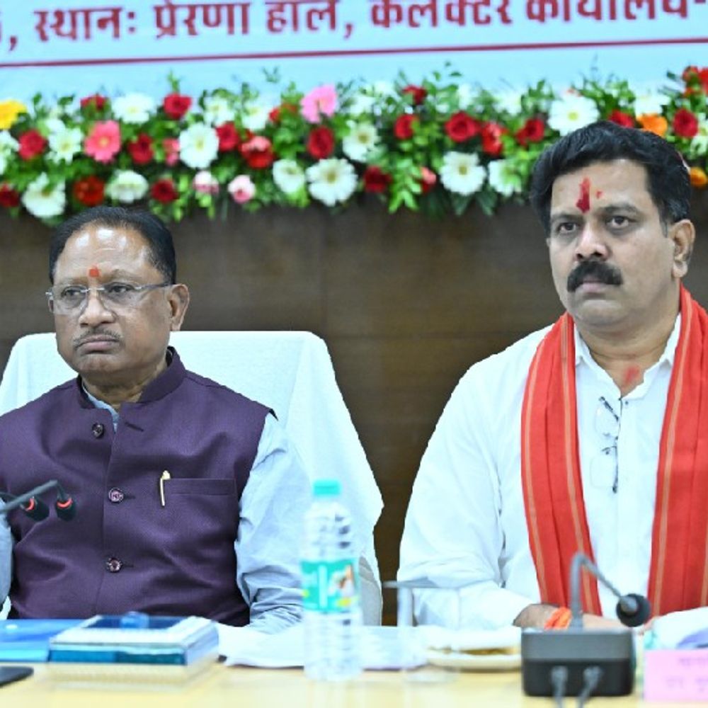 जगदलपुर में CM ने की अफसरों के परफॉर्मेंस की समीक्षा:बस्तर के ग्रामीणों को योजनाओं से जोड़ने और नक्सलवाद के खात्मे पर हुआ मंथन