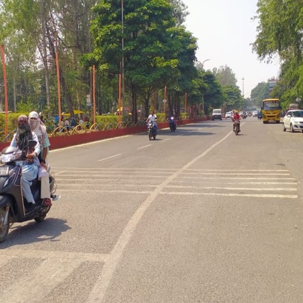 सरगुजा संभाग में झुलसाने लगी गर्मी, अधिकतम तापमान 41°C:मौसम विभाग ने जारी किया लू का अलर्ट, स्कूल बंद करने की मांग