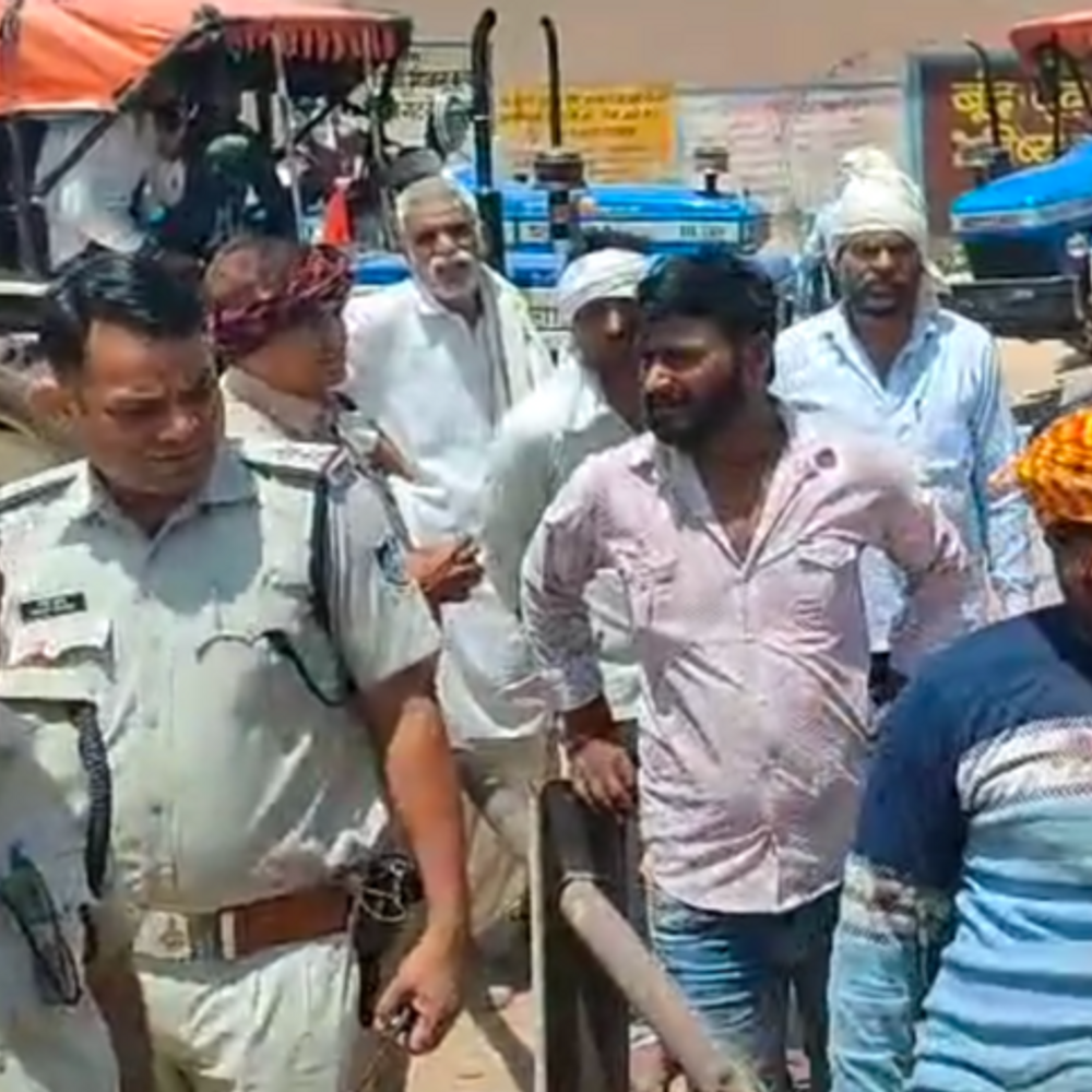 लाठी-डंडों से किसान को मारा, खून आया:मुरैना में ट्रैक्टर-टॉली लगाने को लेकर हुआ विवाद; गल्ला मंडी के पुराने धर्मकांटे की घटना
