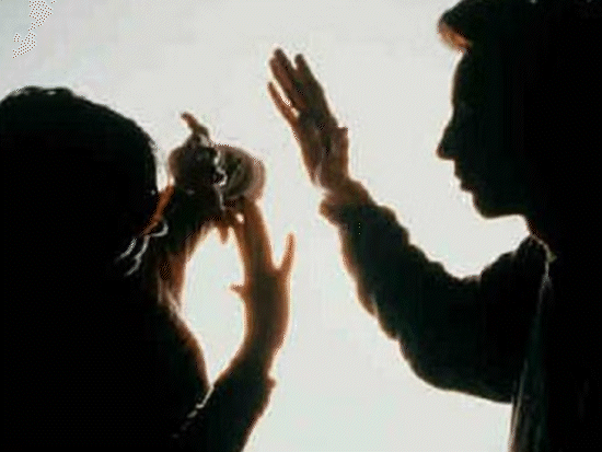 रेप के आरोपियों के मोबाइल में छात्राओं के अश्लील वीडियो:एक-दूसरे से शेयर करते थे; पीड़िता बोली-गले पर छुरी रखकर फरहान ने किया दुष्कर्म