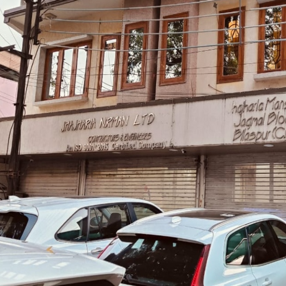 32 लाख रिश्वत लेते रेलवे अफसर गिरफ्तार:बिलासपुर के चीफ इंजीनियर ने करोड़ों का ठेका दिलाने मांगी रकम; ठेकेदार भी पकड़ाया