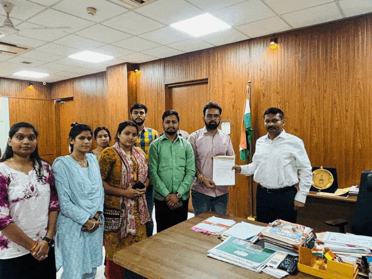 भोपाल में पुलिस कमिश्नर से मिले ABVP कार्यकर्ता:छात्राओं से रेप मामले में सौंपा ज्ञापन, कहा- कॉलेज प्रशासन की भूमिका की भी हो जांच