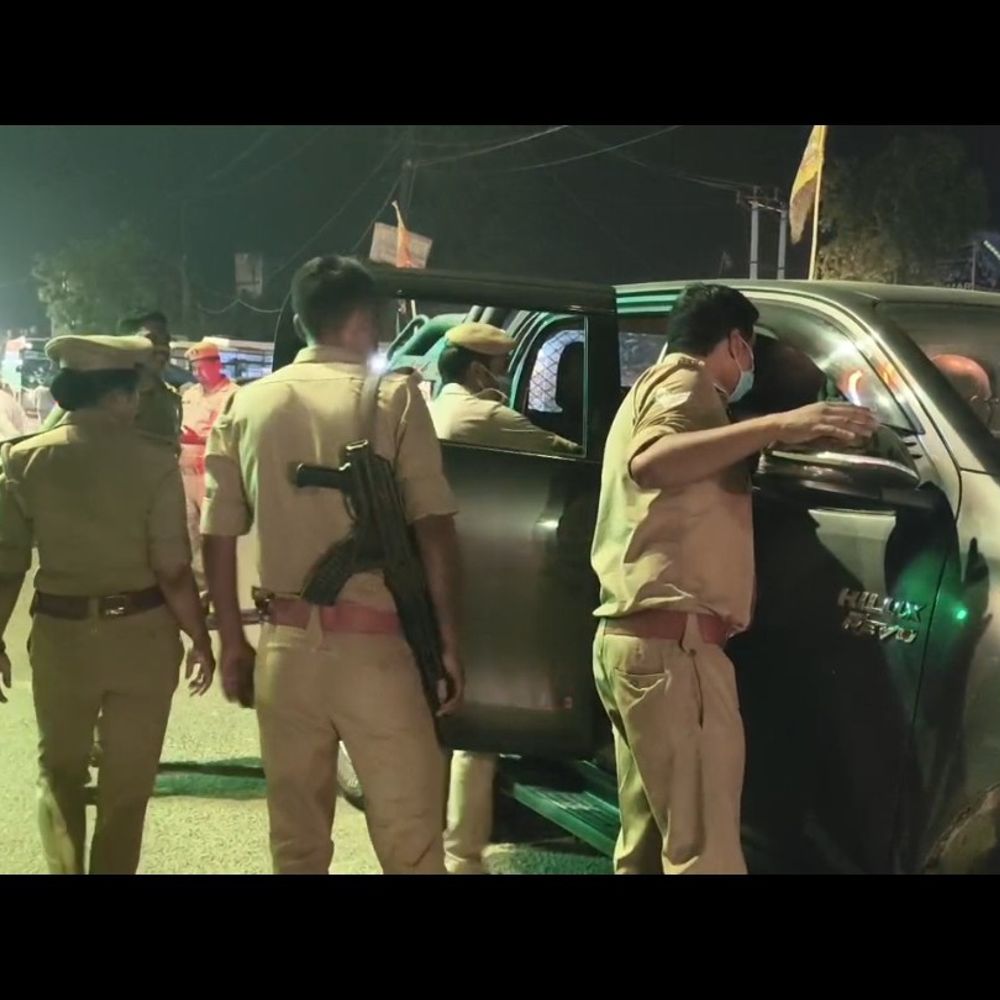 जम्मू-कश्मीर में आतंकी हमले के बाद प्रशासन सतर्क:भारत-नेपाल सीमा पर सुरक्षा बढ़ी, सोनौली बॉर्डर पर हर यात्री की जांच