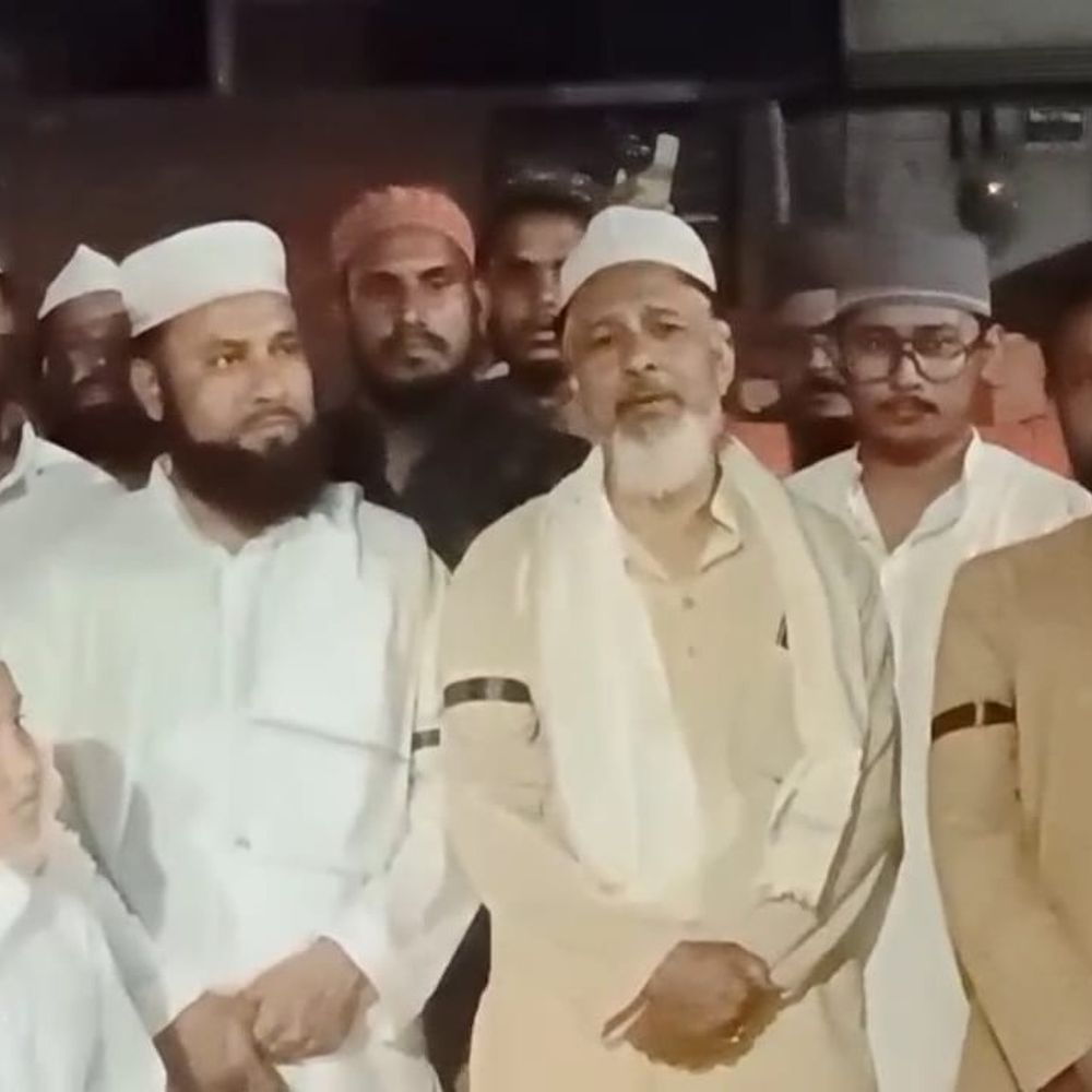 पहलगाम हमले के विरोध में मुस्लिम समाज का प्रदर्शन:काली पट्टी बांधकर निकाला कैंडल मार्च, पाकिस्तान मुर्दाबाद के लगाए नारे