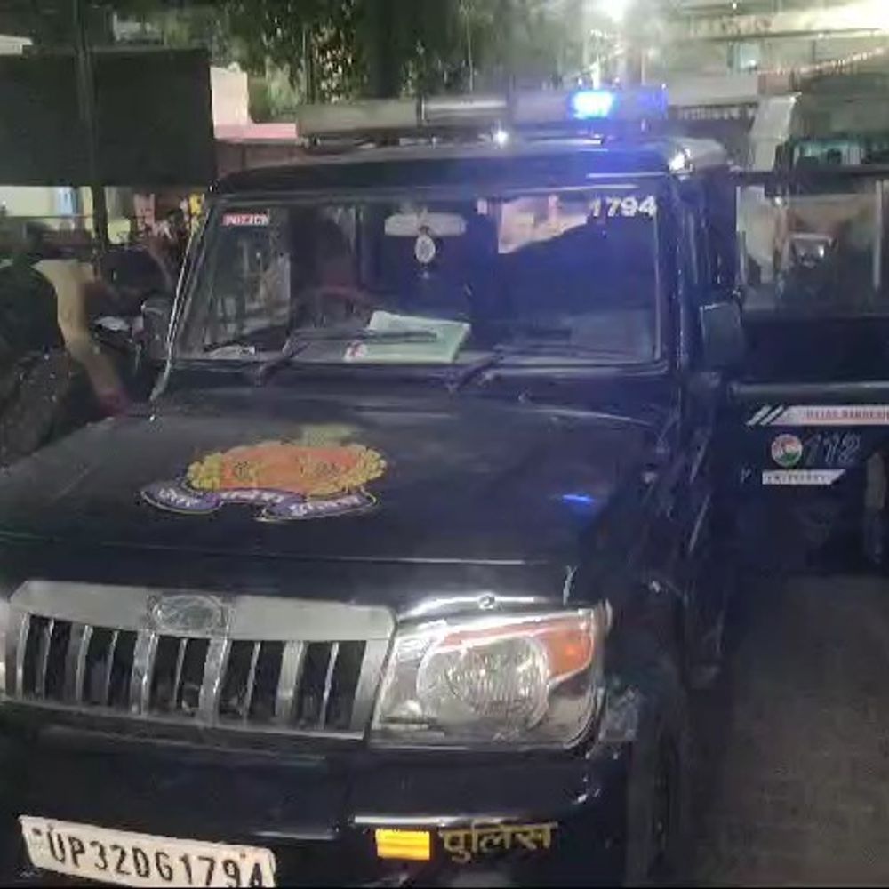 सीतापुर में दहेज का सामान ले जा रहा ट्रैक्टर पलटा:बुजुर्ग की मौत, दो लोग घायल; पुलिस ने कराया अस्पताल में भर्ती