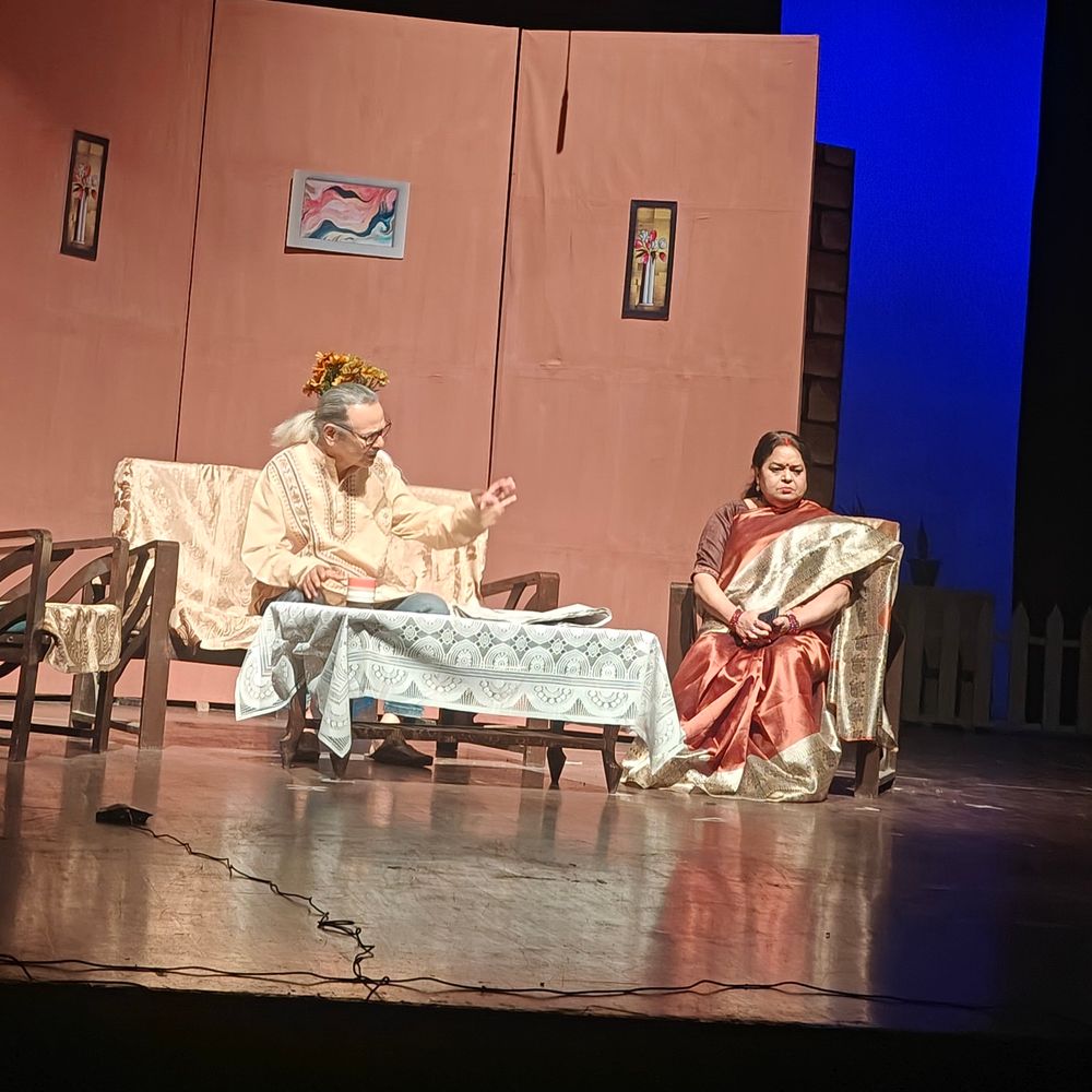 लखनऊ में तीन कहानियों का मंचन:दस्ताने, पेइंग गेस्ट और इश्क पर जोर नहीं ने दर्शाया समाज का यथार्थ