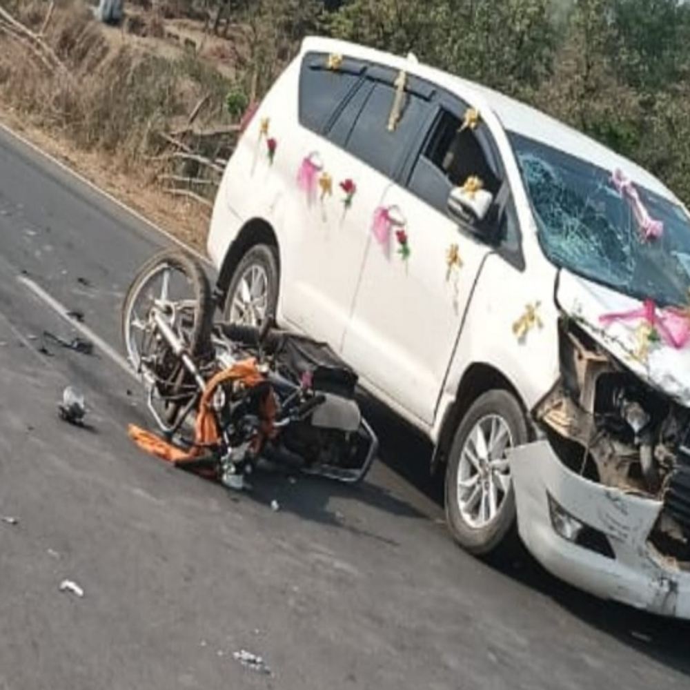 भाजपा कार्यकर्ता को दूल्हे की कार ने मारी टक्कर:बालोद से रिश्तेदार को छोड़ने गया था, अंबागढ़ चौकी मार्ग पर हादसा, इलाज के दौरान मौत