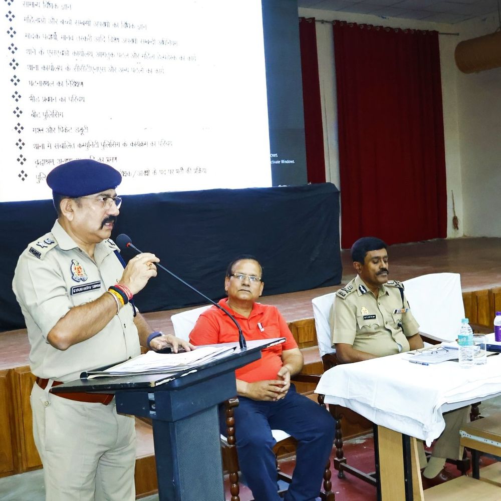 स्टूडेंट्स को मिली पुलिस की ट्रेनिंग:छात्र पुलिस अनुभवात्मक अधिगम कार्यक्रम का हुआ आयोजन, 62 बच्चे हुए शामिल