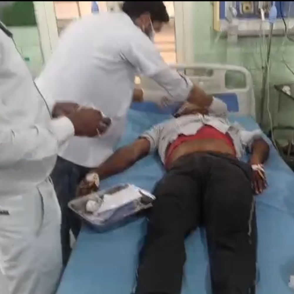 बरेली जेल में बंदी ने खाया जहर:हत्या के मामले में उम्रकैद काट रहे कैदी की हालत नाजुक, जिला अस्पताल में भर्ती