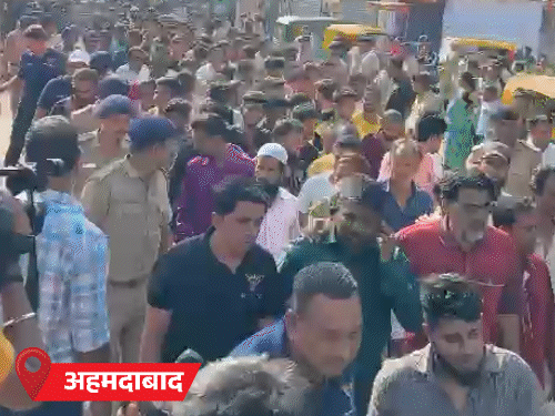 गुजरात में 500 से ज्यादा बांग्लादेशी हिरासत में:हरियाणा में 460 पाकिस्तानियों को निकालने का आदेश; अटारी बॉर्डर से भारत छोड़ रहे विदेशी नागरिक