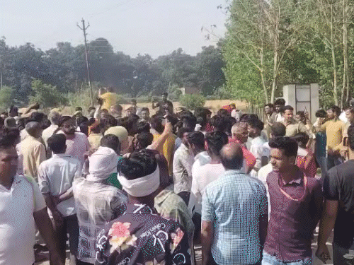 सहारनपुर में पटाखा फैक्ट्री में ब्लास्ट, 3 की मौत:शवों के उड़े चीथड़े; पॉलिथीन में बटोकर ले गई पुलिस, धमाके से पूरी बिल्डिंग ढही