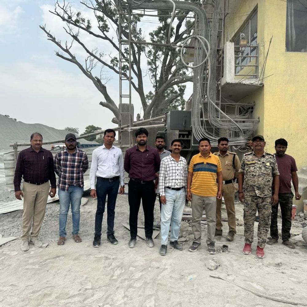 अवैध क्रशर प्लांट पर प्रशासन की कार्रवाई:बलरामपुर में महामाया गिट्टी क्रशर को किया सील, मानक मापदंड का उल्लंघन मिला