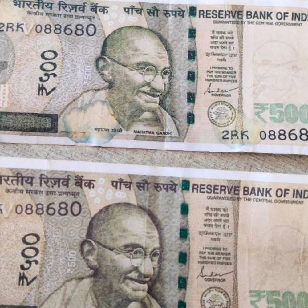 लखनऊ में ICICI-बैंक ने पकड़े 50 हजार के नकली नोट:रायल किंग लिकर खाते में हुए थे जाम, FIR