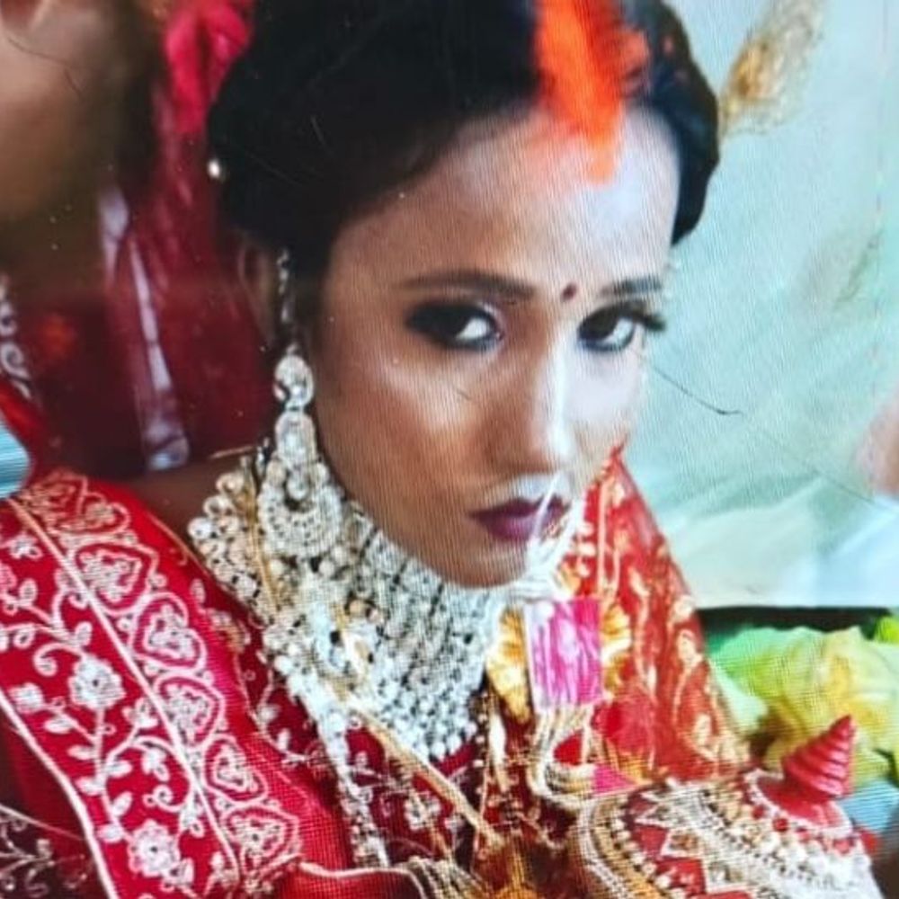 भाई को अंडरवियर में घूमते देख सशंकित हो गया सतीश:पत्नी से अवैध संबंध का लगा लिया अनुमान; हत्या कर रातभर शव के साथ बैठा रहा