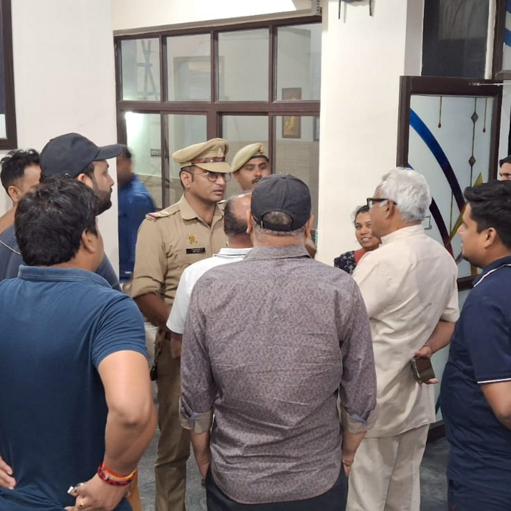 बच्चे को कब्रिस्तान में ले जाकर प्रार्थना का आरोप:परतापुर के क्रिश्चियन स्कूल का मामला, पुलिस मामले की जांच में जुटी