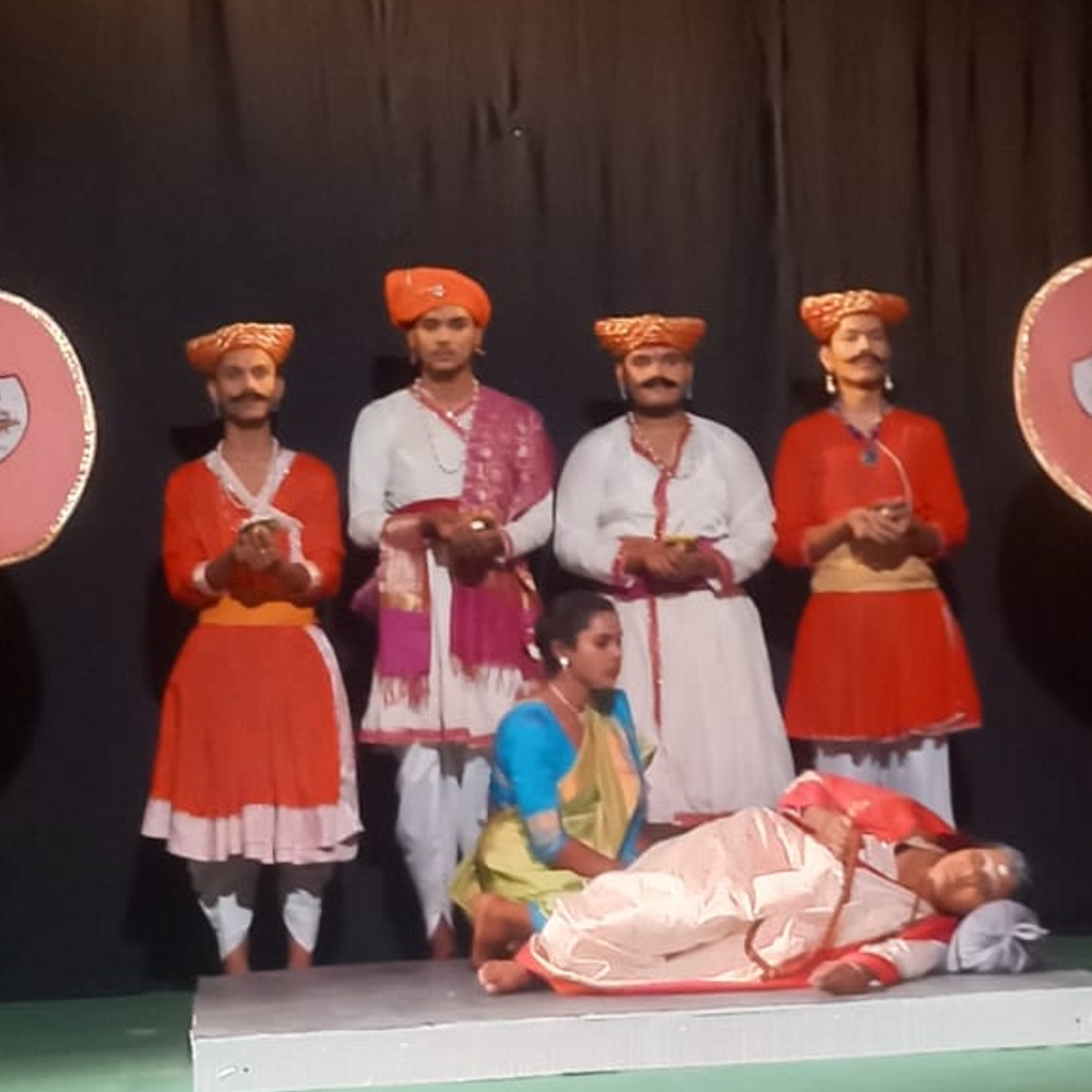 आजमगढ़ में अहिल्याबाई होलकर के नाटक देवी का हुआ मंचन:28 प्रतिभागियों ने किया अपनी अभिनय कला का प्रदर्शन बड़ी संख्या में उपस्थित रहे दर्शक