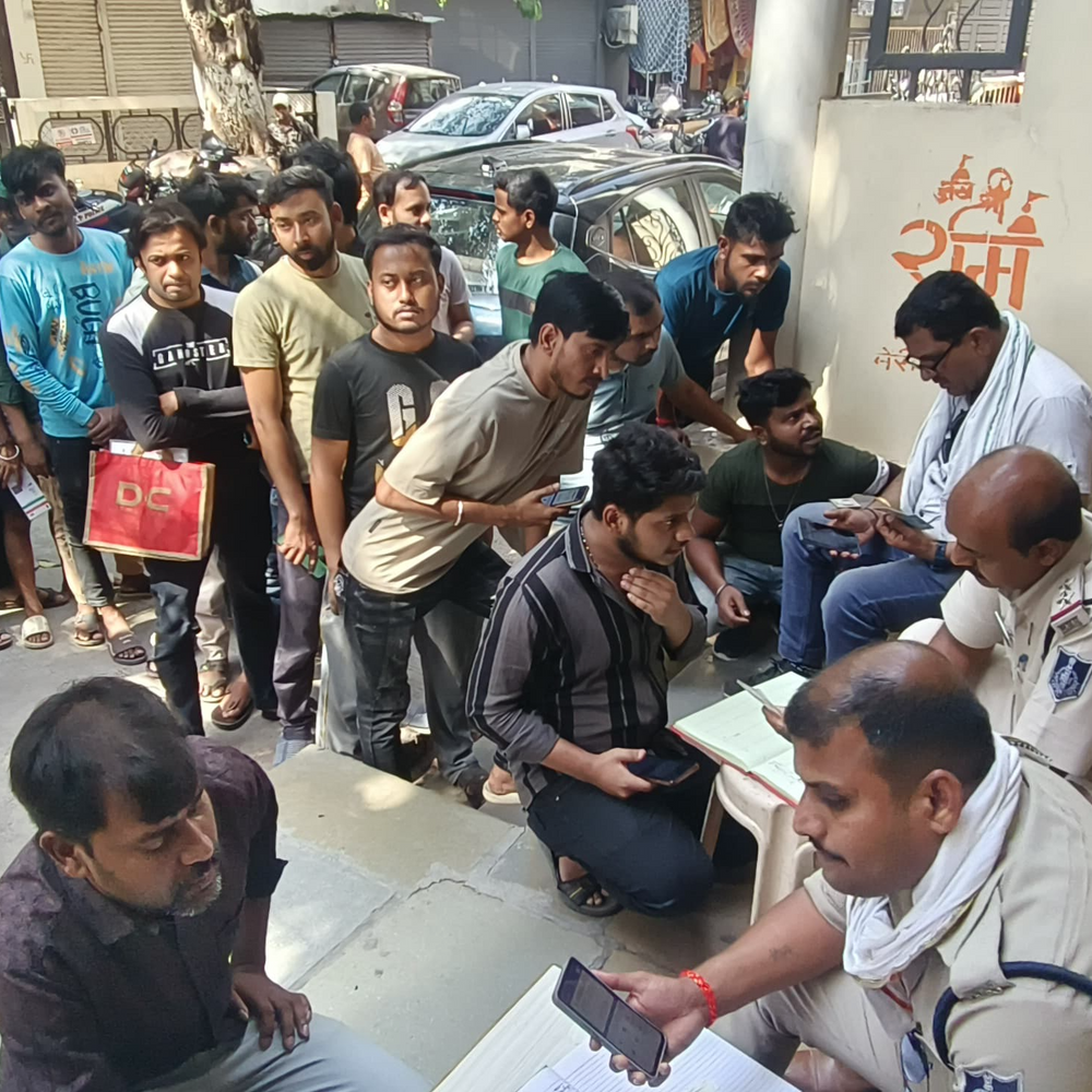 रतलाम में बंगाली कारीगरों की जांच:पहलगाम में आतंकी हमले के बाद पुलिस अलर्ट, शहर में दो हजार से अधिक है संख्या