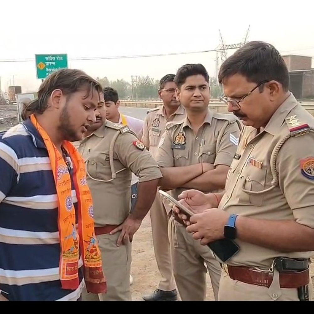 मुजफ्फरनगर में एक ही बर्तन में बन रहा था वेज-नॉनवेज:शाकाहारी ढाबे में मिला मांस, हिंदू संगठन के विरोध के बाद पुलिस ने किया बंद