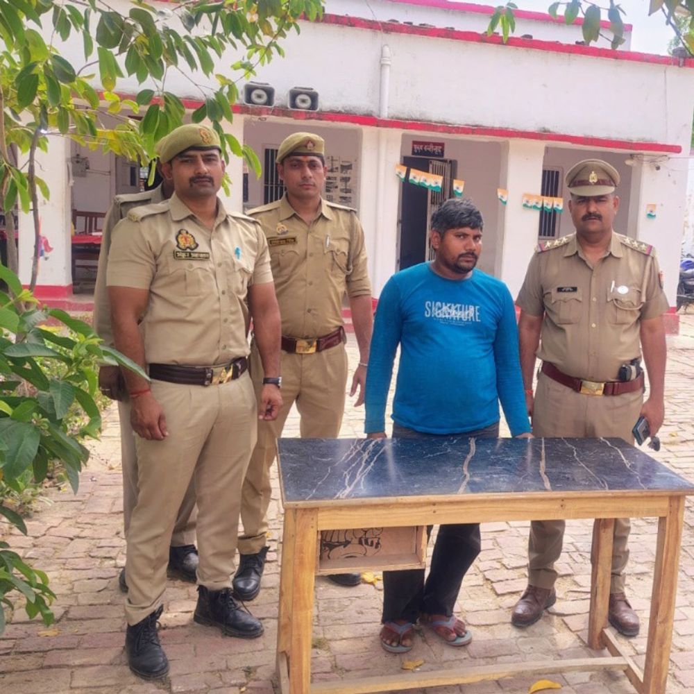50 हजार का इनामी बदमाश गिरफ्तार:7 साल से था फरार, नाम और धर्म बदलकर की थी शादी