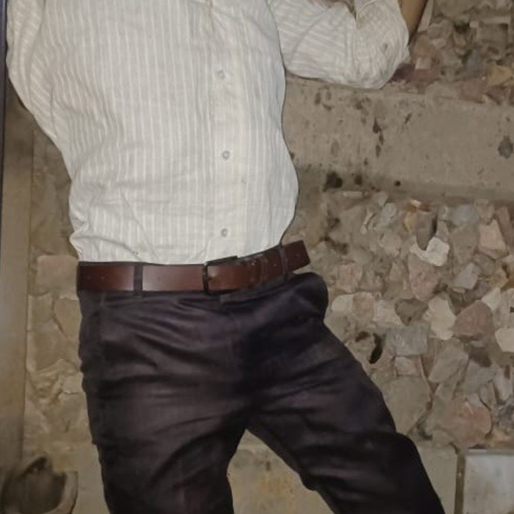 नशे के आदी युवक ने अस्पताल से भागकर दी जान:नोएडा में दनकौर रेलवे स्टेशन पर ट्रेन के आगे कूदा, परिजनों को सौंपा शव