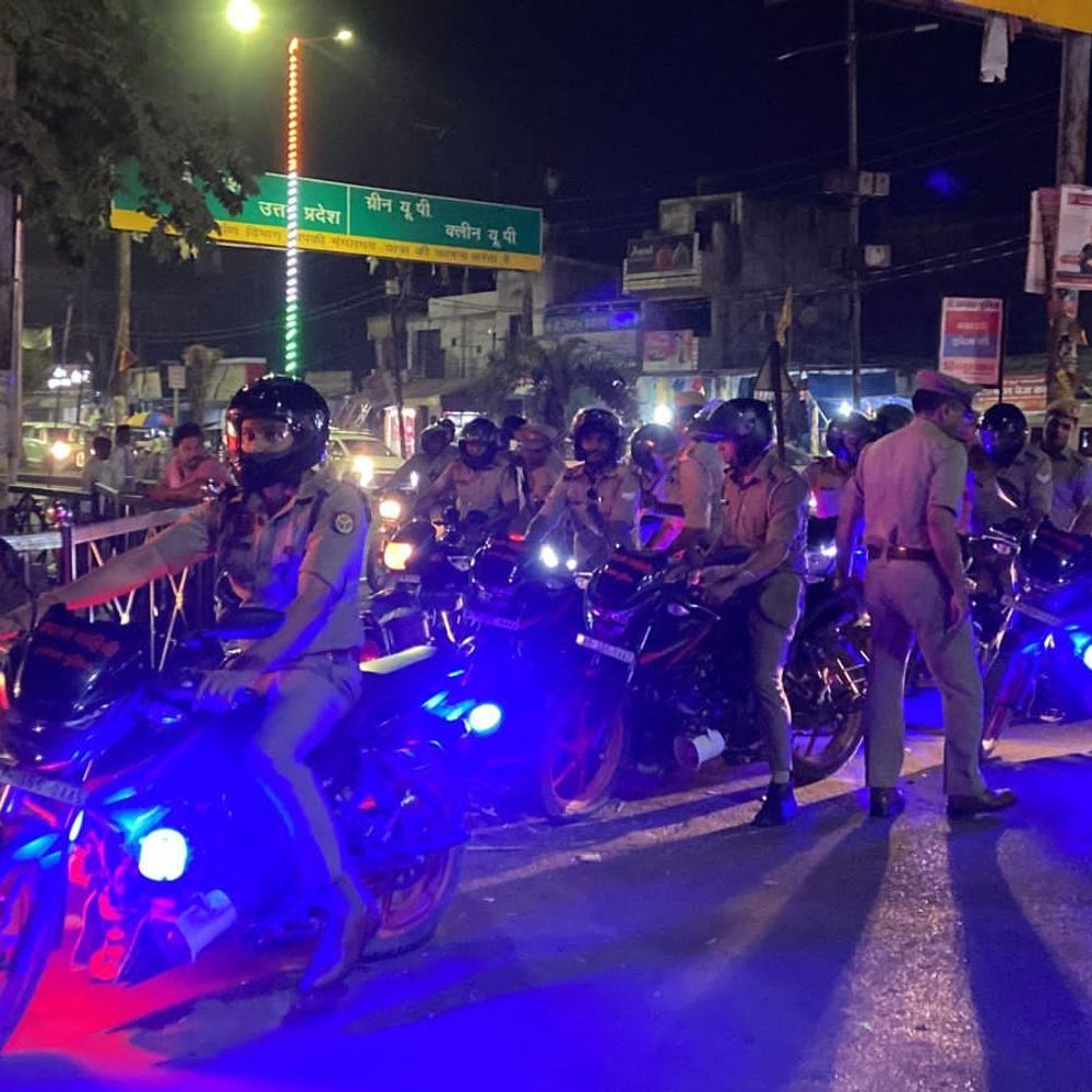 एसपी के नेतृत्व में गरुण वाहिनी की बाइक पेट्रोलिंग:उन्नाव में सुरक्षा को मजबूत करने की पहल, लूट की घटनाओं पर बढ़ी सतर्कता