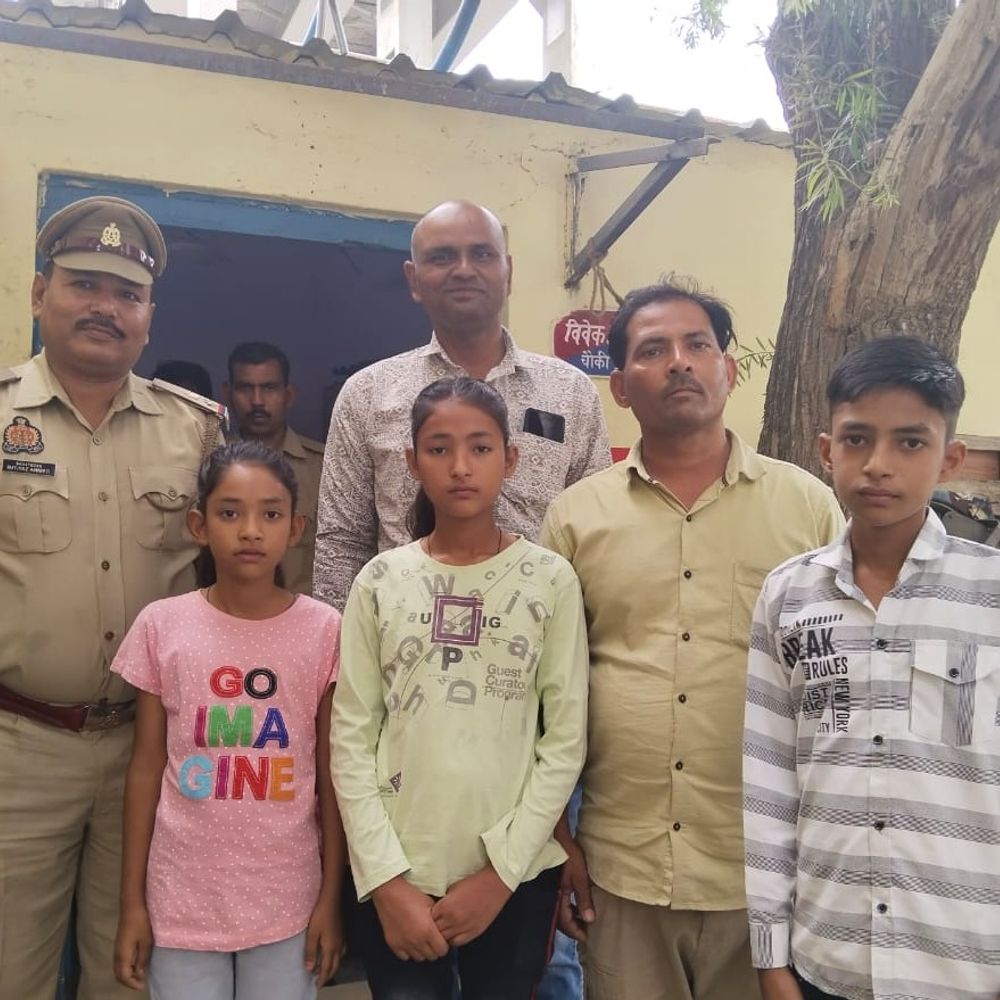 माता-पिता ट्रेन में चढ़े, बच्चे रह गए नीचे:जीआरपी ने तीनों को प्लेटफॉर्म से बरामद किया, मामा के सुपुर्द किया