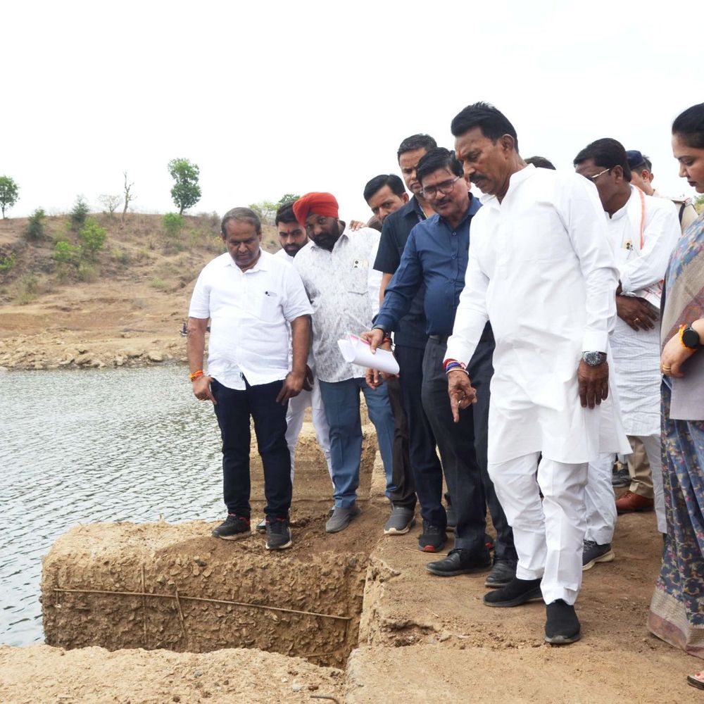 मंत्री तुलसीराम सिलावट दसघाट बैराज पहुंचे:निरीक्षण कर 30 दिन में सुधार के दिए निर्देश; ताप्ती नदी का पूजन और श्रमदान किया