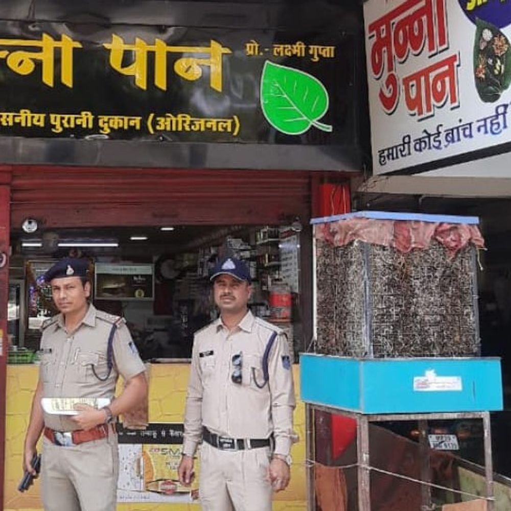 जबलपुर में अवैध ई-सिगरेट और विदेशी सिगरेट जब्त:4 पान दुकानों से बरामद की 3 लाख की प्रतिबंधित सिगरेट, मामला दर्ज