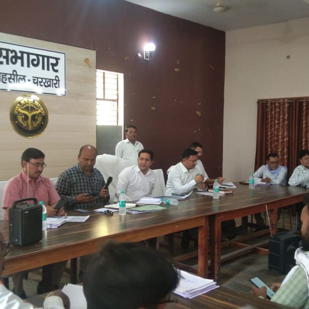 महोबा में विकास कार्यों की समीक्षा:एसडीएम ने दिए कल्याणकारी योजनाओं का लाभ पात्र लोगों तक पहुंचाने के निर्देश