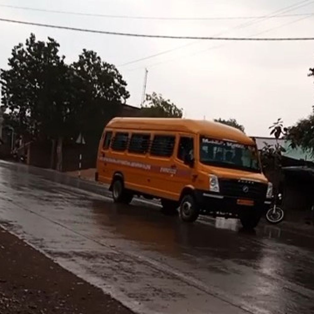 गाजीपुर में कई इलाकों में हल्की बारिश:बदला मौसम का मिजाज, तापमान में गिरावट; आपदा विभाग ने जारी किया अलर्ट